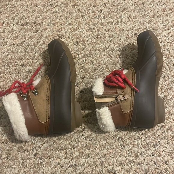 Girls Sperry winter boots - Picture 3 of 5